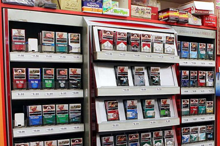Tất cả các cửa hàng bày bán thuốc lá công khai, trong tầm mắt khách hàng tại Singapore sẽ bị phạt nặng từ 1/8/2017.